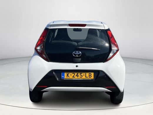 Toyota Aygo 1.0 VVT-i x-play | Apple CarPlay/Android auto | Achteruitrijcamera | Airco ActivLease financial lease