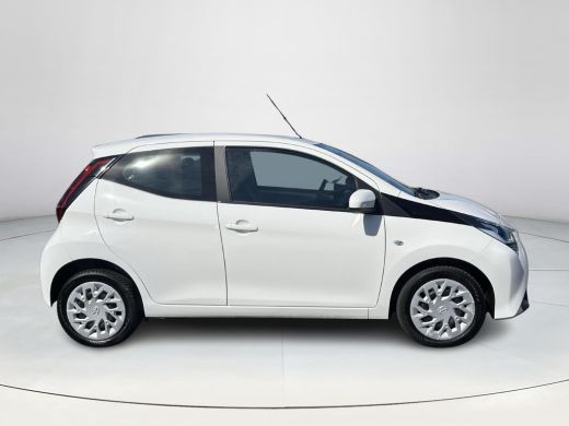 Toyota Aygo 1.0 VVT-i x-play | Apple CarPlay/Android auto | Achteruitrijcamera | Airco ActivLease financial lease