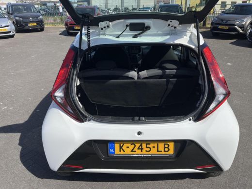 Toyota Aygo 1.0 VVT-i x-play | Apple CarPlay/Android auto | Achteruitrijcamera | Airco ActivLease financial lease