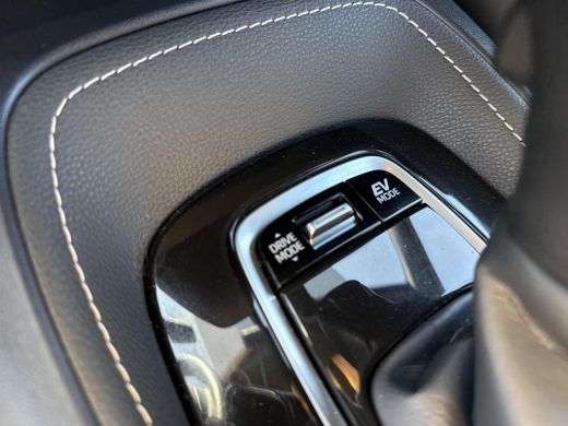 Toyota Corolla 1.8 Hybrid Style Bi-Tone | Navigatie | Apple CarPlay/Android auto | Achteruitrijcamera ActivLease financial lease