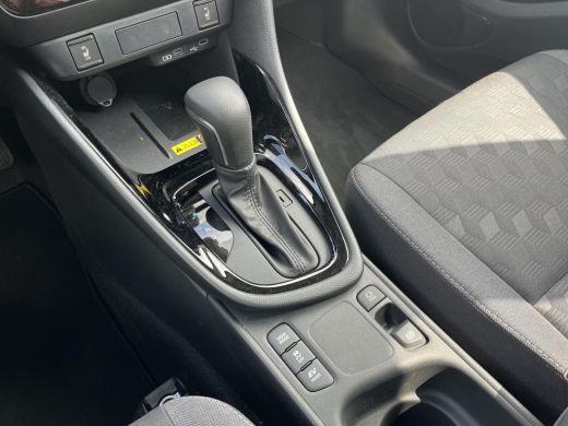 Toyota Yaris 1.5 Hybrid 115 Dynamic | Navigatie | Apple CarPlay/Android auto | Achteruitrijcamera | Comfort Pack ActivLease financial lease