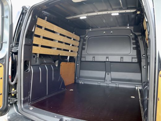 Volkswagen Caddy 2.0 TDI DSG LEDER LICHTMETALEN VELGEN ActivLease financial lease