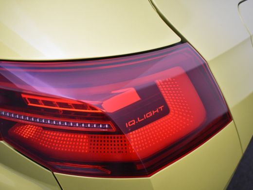 Volkswagen Golf 1.4 eHybrid Style 204pk Trekhaak | Camera achter | Park assist  | Head up display | Matrix koplam... ActivLease financial lease