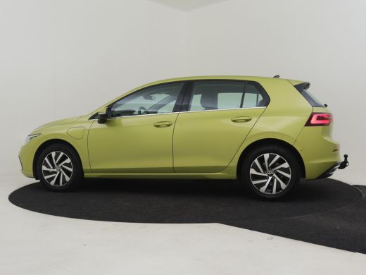 Volkswagen Golf 1.4 eHybrid Style 204pk Trekhaak | Camera achter | Park assist  | Head up display | Matrix koplam... ActivLease financial lease