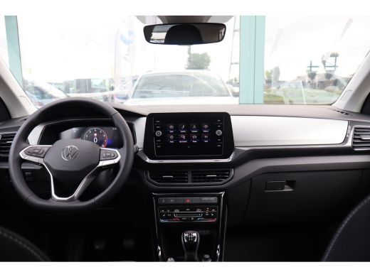 Volkswagen T-Cross Life Edition Inclusief €2000,- inruilvoordeel | 'App-Connect' draadloze smartphone integratie | A... ActivLease financial lease