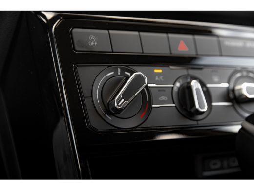 Volkswagen T-Cross Life Edition Inclusief €2000,- inruilvoordeel | 'App-Connect' draadloze smartphone integratie | A... ActivLease financial lease