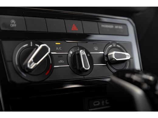Volkswagen T-Cross Life Edition Inclusief €2000,- inruilvoordeel | 'App-Connect' draadloze smartphone integratie | A... ActivLease financial lease