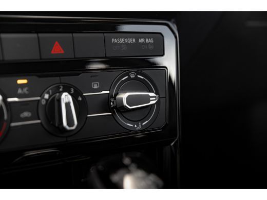 Volkswagen T-Cross Life Edition Inclusief €2000,- inruilvoordeel | 'App-Connect' draadloze smartphone integratie | A... ActivLease financial lease