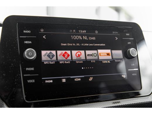 Volkswagen T-Cross Life Edition Inclusief €2000,- inruilvoordeel | 'App-Connect' draadloze smartphone integratie | A... ActivLease financial lease