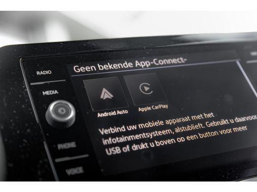 Volkswagen T-Cross Life Edition Inclusief €2000,- inruilvoordeel | 'App-Connect' draadloze smartphone integratie | A... ActivLease financial lease