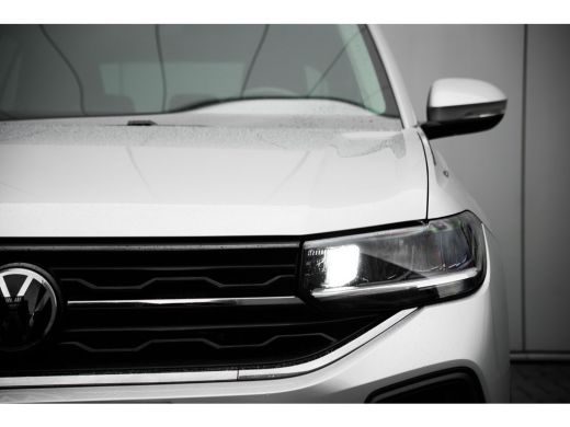 Volkswagen T-Cross Life Edition Inclusief €2000,- inruilvoordeel | 'App-Connect' draadloze smartphone integratie | A... ActivLease financial lease