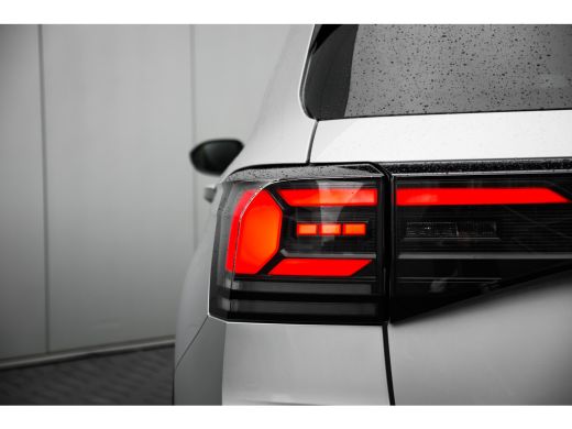 Volkswagen T-Cross Life Edition Inclusief €2000,- inruilvoordeel | 'App-Connect' draadloze smartphone integratie | A... ActivLease financial lease