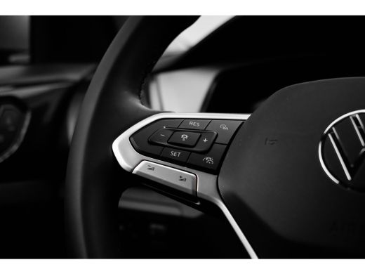 Volkswagen T-Cross Life Edition Inclusief €2000,- inruilvoordeel | 'App-Connect' draadloze smartphone integratie | A... ActivLease financial lease