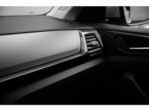 Volkswagen T-Cross Life Edition Inclusief €2000,- inruilvoordeel | 'App-Connect' draadloze smartphone integratie | A... ActivLease financial lease