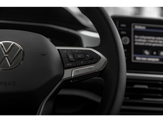 Volkswagen T-Roc Life Edition Inclusief €2000,- inruilvoordeel | 'App-Connect' draadloze smartphone integratie | B... ActivLease financial lease