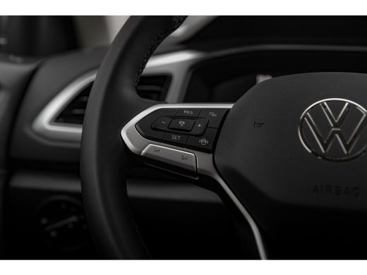 Volkswagen T-Roc Life Edition Inclusief €2000,- inruilvoordeel | 'App-Connect' draadloze smartphone integratie | B... ActivLease financial lease