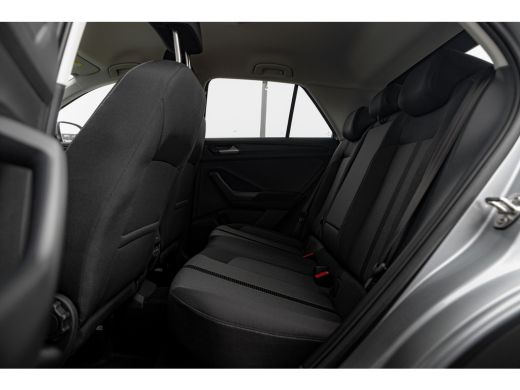 Volkswagen T-Roc Life Edition Inclusief €2000,- inruilvoordeel | 'App-Connect' draadloze smartphone integratie | B... ActivLease financial lease