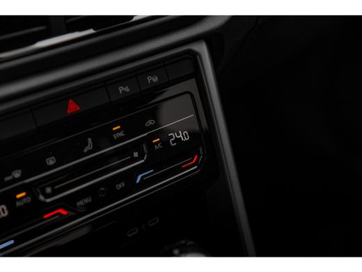 Volkswagen T-Roc Life Edition Inclusief €2000,- inruilvoordeel | 'App-Connect' draadloze smartphone integratie | B... ActivLease financial lease