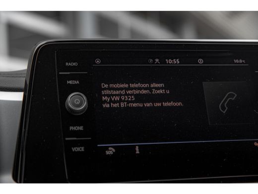 Volkswagen T-Roc Life Edition Inclusief €2000,- inruilvoordeel | 'App-Connect' draadloze smartphone integratie | B... ActivLease financial lease