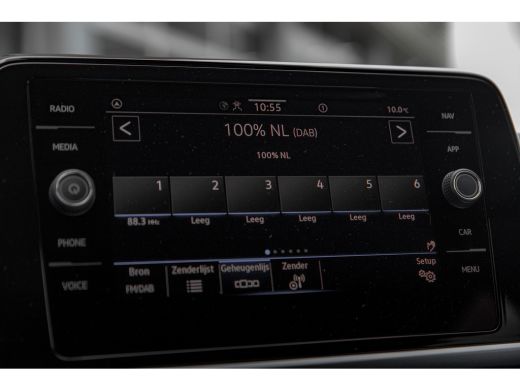 Volkswagen T-Roc Life Edition Inclusief €2000,- inruilvoordeel | 'App-Connect' draadloze smartphone integratie | B... ActivLease financial lease