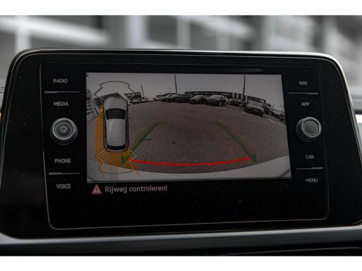 Volkswagen T-Roc Life Edition Inclusief €2000,- inruilvoordeel | 'App-Connect' draadloze smartphone integratie | B... ActivLease financial lease