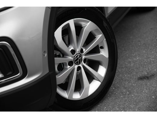 Volkswagen T-Roc Life Edition Inclusief €2000,- inruilvoordeel | 'App-Connect' draadloze smartphone integratie | B... ActivLease financial lease