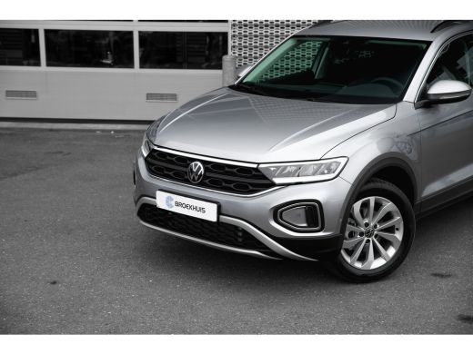 Volkswagen T-Roc Life Edition Inclusief €2000,- inruilvoordeel | 'App-Connect' draadloze smartphone integratie | B... ActivLease financial lease