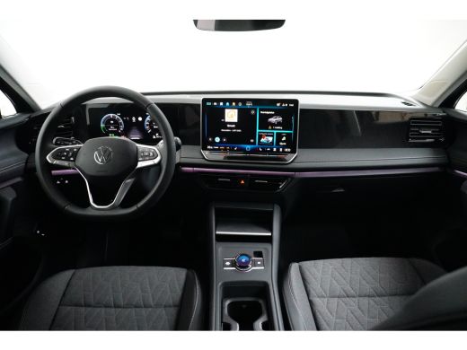 Volkswagen Tiguan 1.5 eHybrid 204 pk Life Edition | Achteruitrijcamera | Cruise control adaptief | Trekhaak elektri... ActivLease financial lease