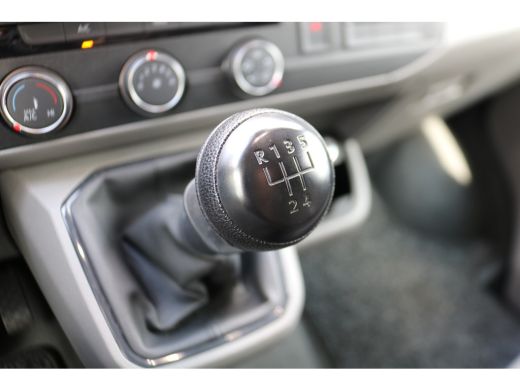 Volkswagen Transporter 2.0 TDI L2 H1 Airco Navigatie Camera Achterklep ActivLease financial lease