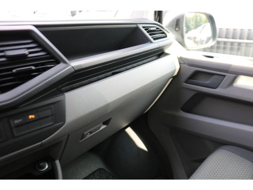 Volkswagen Transporter 2.0 TDI L2 H1 Airco Navigatie Camera Achterklep ActivLease financial lease