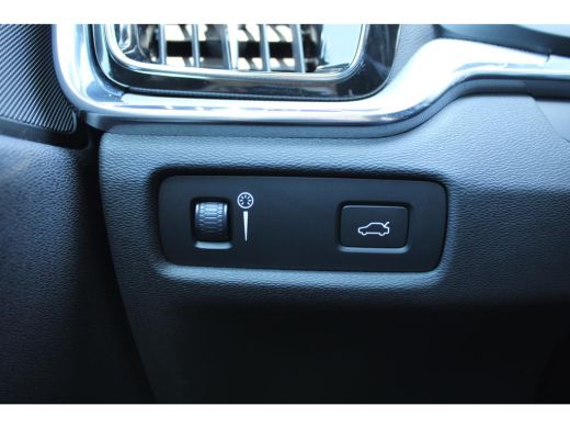 Volvo  S60 2.0 T4 R-Design | Adaptieve cruise control incl. BLIS | Trekhaak | Keyless | Stoelverwarming | ActivLease financial lease