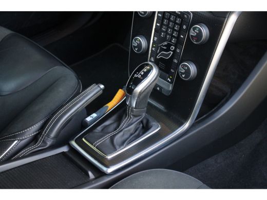 Volvo  V40 1.5 T3 Polar+ Sport | Harman/Kardon | Panoramadak | Camera | Keyless ActivLease financial lease