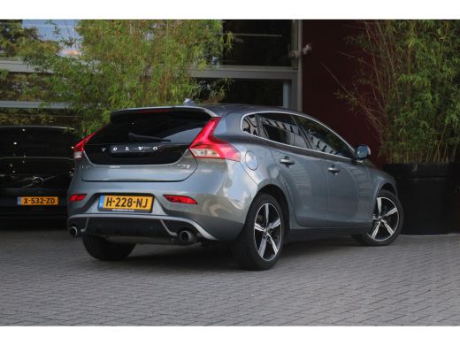 Volvo  V40 1.5 T3 Polar+ Sport | Harman/Kardon | Panoramadak | Camera | Keyless ActivLease financial lease