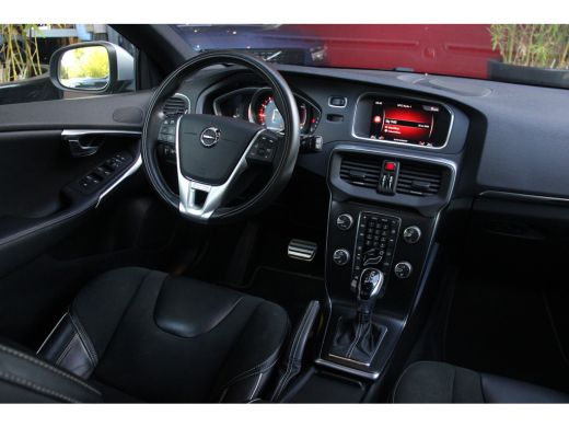 Volvo  V40 1.5 T3 Polar+ Sport | Harman/Kardon | Panoramadak | Camera | Keyless ActivLease financial lease