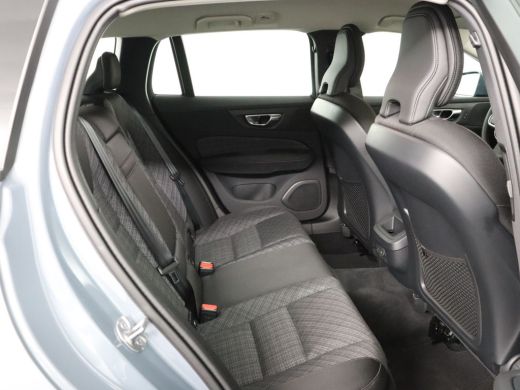 Volvo  V60 2.0 B3 Essential Edition | Stoel & stuurwielverwarming | Trekhaak | Parkassist camera | DAB+ | ActivLease financial lease