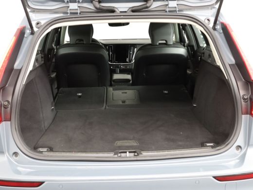 Volvo  V60 2.0 B3 Essential Edition | Stoel & stuurwielverwarming | Trekhaak | Parkassist camera | DAB+ | ActivLease financial lease