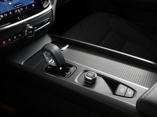 Volvo  V60 2.0 B3 Essential Edition | Stoel & stuurwielverwarming | Trekhaak | Parkassist camera | DAB+ | ActivLease financial lease