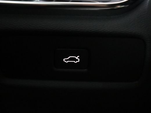 Volvo  V60 2.0 B3 Essential Edition | Stoel & stuurwielverwarming | Trekhaak | Parkassist camera | DAB+ | ActivLease financial lease