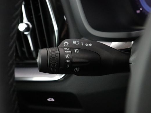 Volvo  V60 2.0 B3 Essential Edition | Stoel & stuurwielverwarming | Trekhaak | Parkassist camera | DAB+ | ActivLease financial lease