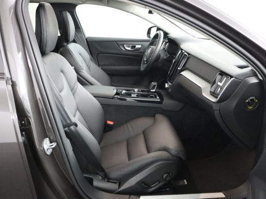 Volvo  V60 2.0 T6 Plug-in hybrid AWD Plus Dark | Panoramisch schuif/kanteldak | Stoel & stuurwielverwarming ... ActivLease financial lease