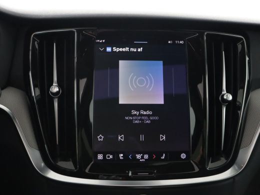 Volvo  V60 2.0 T6 Plug-in hybrid AWD Plus Dark | Panoramisch schuif/kanteldak | Stoel & stuurwielverwarming ... ActivLease financial lease