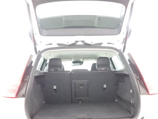 Volvo  XC40 1.5 T5 Twin Engine Momentum Pro | Climate Control | High Performance Audio | Cruise Control | Par... ActivLease financial lease