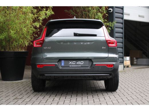Volvo  XC40 2.0 B4 Plus Dark | 20" Velgen | Matrix LED | 360 Camera | Panoramadak | Pilot Assist ActivLease financial lease