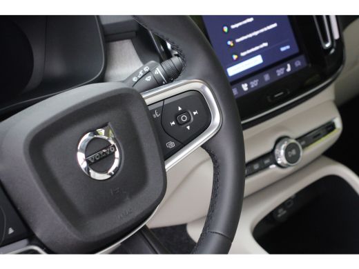 Volvo  XC40 2.0 B4 Plus Dark | 20" Velgen | Matrix LED | 360 Camera | Panoramadak | Pilot Assist ActivLease financial lease