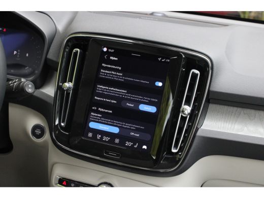 Volvo  XC40 2.0 B4 Plus Dark | 20" Velgen | Matrix LED | 360 Camera | Panoramadak | Pilot Assist ActivLease financial lease