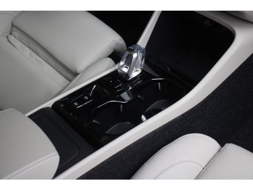 Volvo  XC40 2.0 B4 Plus Dark | 20" Velgen | Matrix LED | 360 Camera | Panoramadak | Pilot Assist ActivLease financial lease