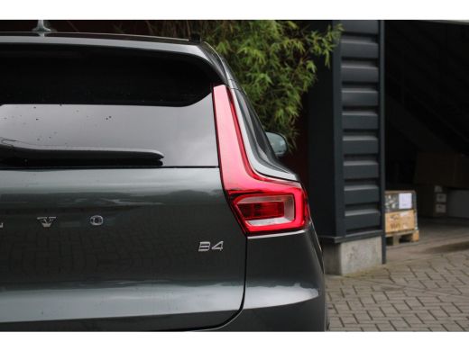 Volvo  XC40 2.0 B4 Plus Dark | 20" Velgen | Matrix LED | 360 Camera | Panoramadak | Pilot Assist ActivLease financial lease