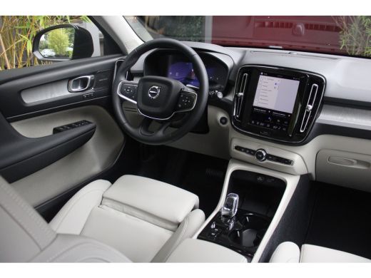 Volvo  XC40 2.0 B4 Plus Dark | 20" Velgen | Matrix LED | 360 Camera | Panoramadak | Pilot Assist ActivLease financial lease