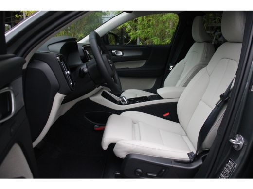 Volvo  XC40 2.0 B4 Plus Dark | 20" Velgen | Matrix LED | 360 Camera | Panoramadak | Pilot Assist ActivLease financial lease