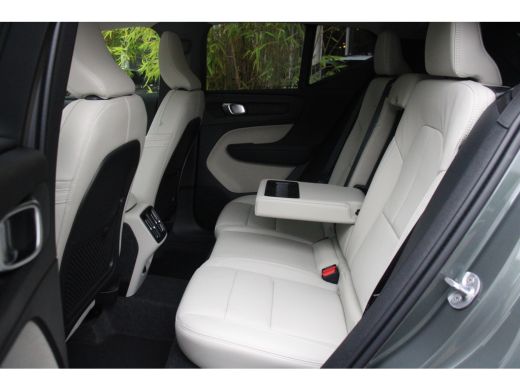 Volvo  XC40 2.0 B4 Plus Dark | 20" Velgen | Matrix LED | 360 Camera | Panoramadak | Pilot Assist ActivLease financial lease